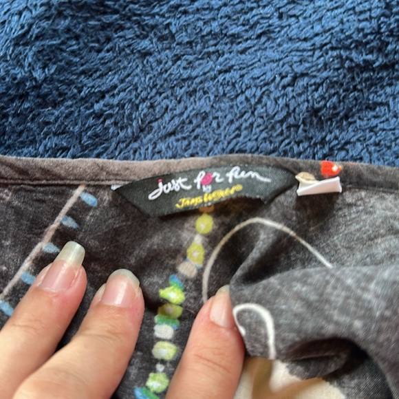 Colorful Patterned Sleeveless Top - Picture 2 of 2